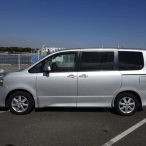 TOYOTA VOXY BUS